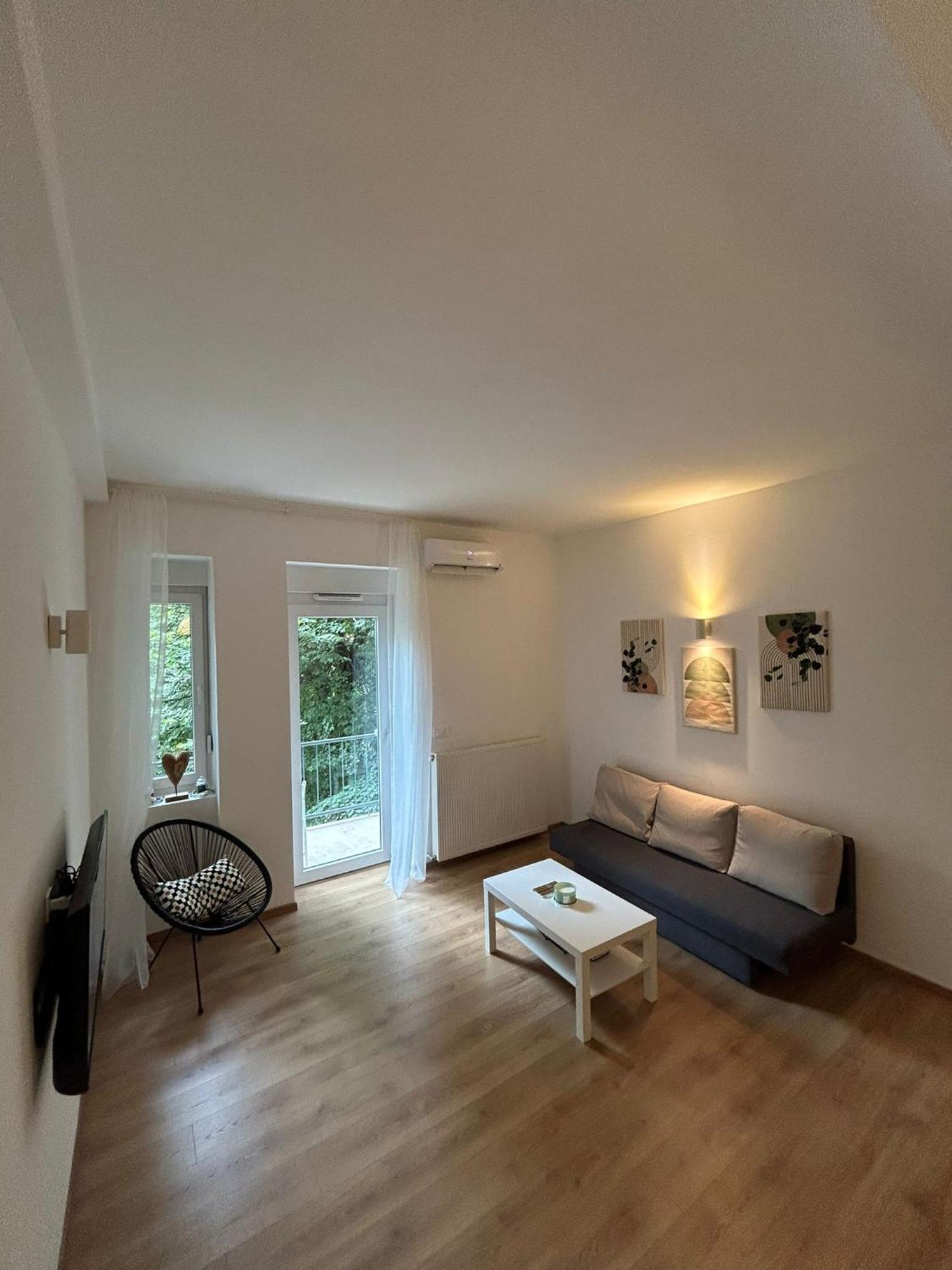 West Station Apartman